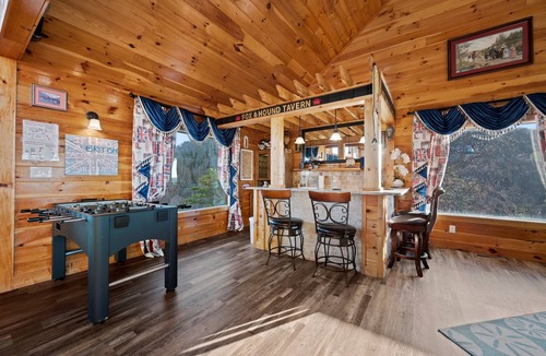 Wears Valley House | 360° Mountaintop Views | Hogwarts Room, 19-Seat Theater & 2 Pubs