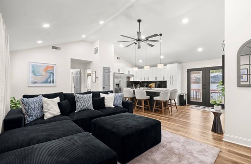 Belvedere Park House | 3BR/3BA GROUP HOME - World Cup Perfect! - Sleeps 8