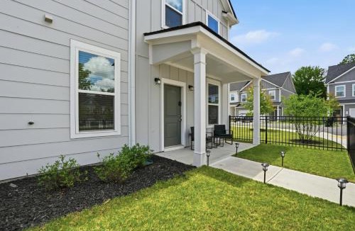 Cliftondale House | 3BR Townhome- Booking