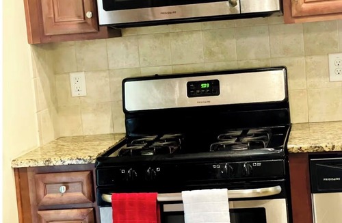 Cliftondale House | 4-BDRM FIFA Stadium Airport Downtown ATL Six Flags Wolf Creek Concerts