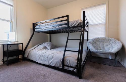 Dearborn House | 4 Bedroom 2 and a half bath that Sleeps 8 Near it all Ford Telegraph