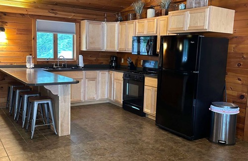 Gresham Condo | 4 Bedroom Condo w/Transportation to NFL Draft 2025