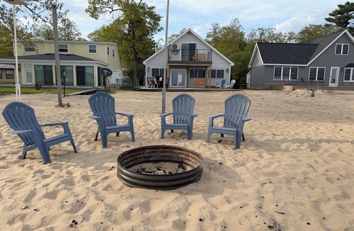 Au Gres House | 4-bedroom family beach house in Au Gres on Lake Huron Sleeps 10 - 4 BR/2 bath