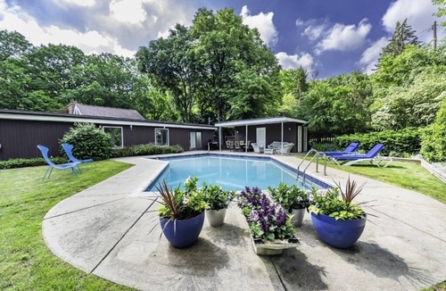 Allen House | 4 Bedroom home with pool near campus. Perfect for student family gatherings.