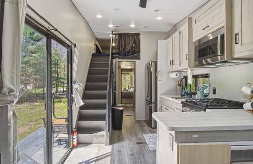 Fountain Cottage | 4 Bedroom Round Lake Access Getaway: 2 Cabins + 2026 Camper + Dock