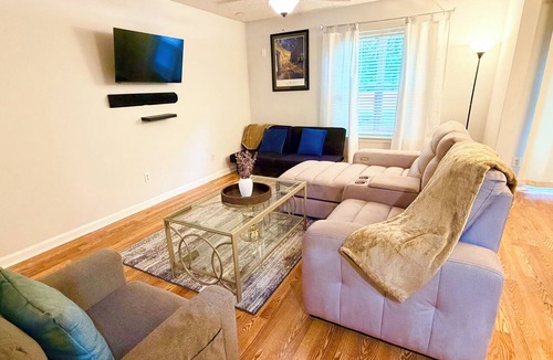 Union City House | 4 BR World Cup Getaway Sleeps 10 Near ATL Airport