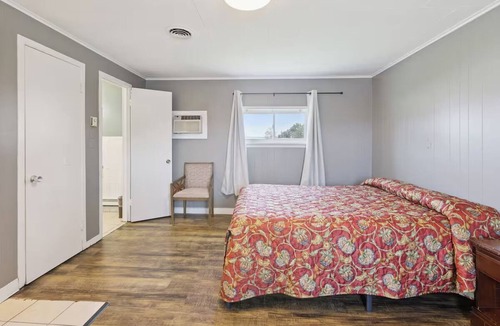 Shields Hotel | 4 Budget-Friendly Rooms Within Walking Distance of Local Restaurants