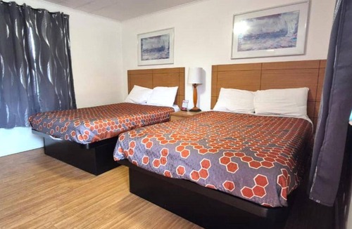 Cadillac Hotel | 4 Family-friendly Rooms w/Free Parking, Close to Dining Spots & Attractions