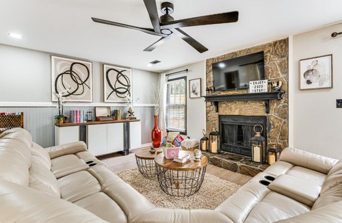 Church Street House | 4 Mi to Airport: Atlanta Home w/Deck & Hot Tub