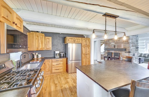 Jonesville Cabin | 4 Mi to Dtwn: Spacious Family Cabin in Jonesville!