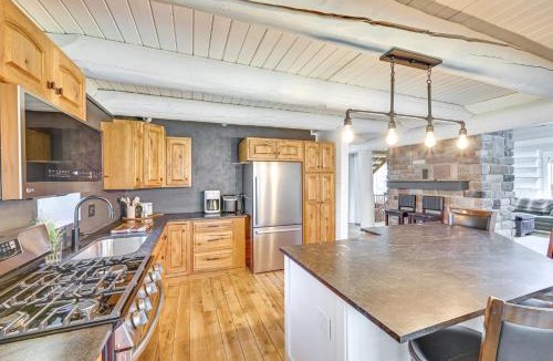Jonesville House | 4 Mi to Dtwn: Spacious Family Cabin in Jonesville!