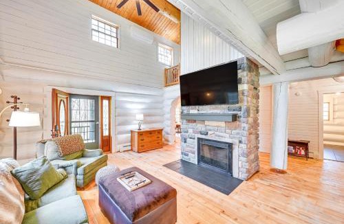 Jonesville House | 4 Mi to Dtwn: Spacious Family Cabin in Jonesville!