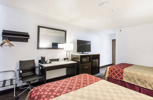 Charlotte Hotel | 4 Units | Charlotte Stay | Free Breakfast | Near Downtown Attractions