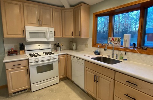 Sturgis House | 4BR/2.5 BA Family friendly get away for lake fun, wedding, reunions, and more!