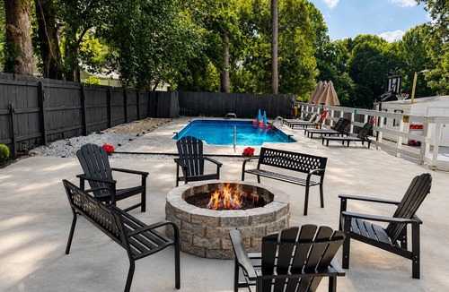 Gunter Afs House | 5 BR, 6 King Bed, Game Room, Bar, Pool, Basketball and Pickleball Court, FirePit