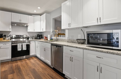 Long Beach House | 5 king beds, bonus room, rare find! Walk to beach