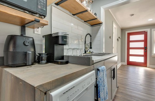 Atlanta House | 5 Mi to Dtwn ATL! Cutest Cottage in Venetian Hills