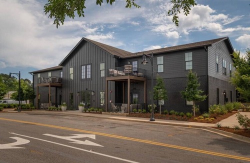Trussville Apartment | 5 Star Flat Downtown Trussville