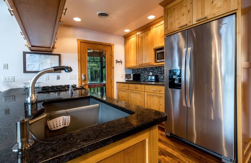 Sturgeon Bay House | 5-Stars! 1.3 Acres On Lk Mich-Sept 16-20 Still Open! Book Now for 2027.