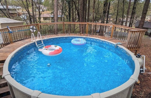 New Castle House | 6 BR & 20 Mins to Downtown! Pool- Monterey Maison