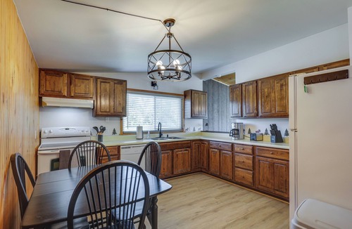 White Pine House | 6 Mi to Lake Superior! All-Season Family Retreat