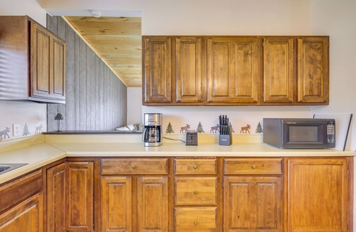 White Pine House | 6 Mi to Lake Superior! All-Season Family Retreat
