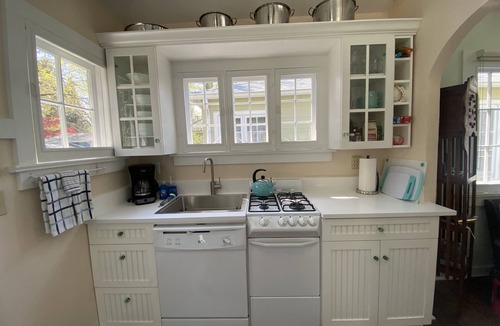 Union Pier Cottage | 75 Paces to Beach Stairs! 1 MIN WALK to BIG Private Beach-9 MIN to public beach