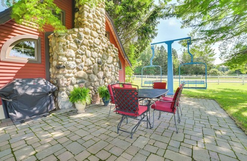 Harbor Springs House | 9 Mi to Boyne Resort! Farmhouse Near Town & Lake