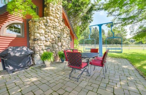 Harbor Springs House | 9 Mi to Boyne Resort! Farmhouse Near Town & Lake