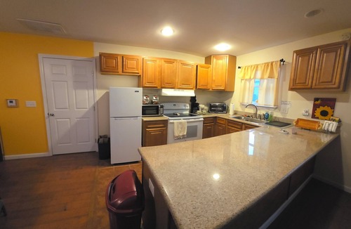 Brent Apartment | A cozy and private large 1 bedroom Cottage attached to main house