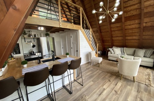 Six Lakes Ski Chalet | A MontCalm Experience