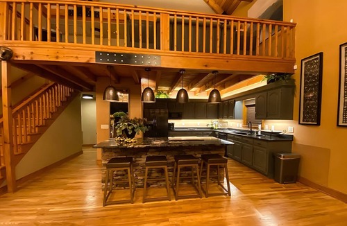 Jamestown Cabin | A mountain experience seen from above…a view that takes your breath away!