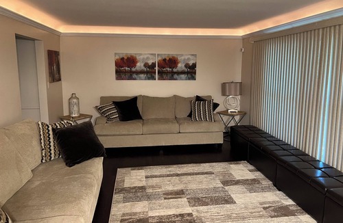 Southfield House | A relaxing home away from home, 20 minutes from downtown Detroit