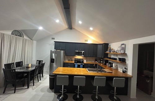 Foley House | A Taste of Paradise Spacious 4BR/3BA retreat with a private pool