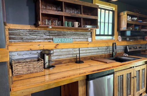 Andalusia Cabin | Adorable 2-bedroom cabin in the CONECUH National Forest for your getaway