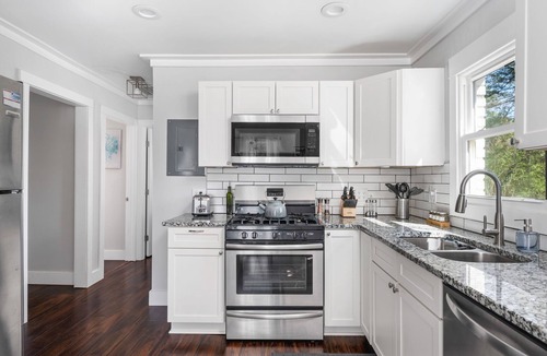 East Side House | Adorable Bungalow - East Atlanta
