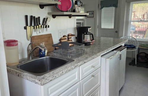 Lakeview Cottage | Adorable Cottage Townline Lake Paradise. Boat Kayak Fish BBQ Relax Swim. 2 BR