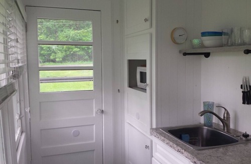 Lakeview Cottage | Adorable Cottage Townline Lake Paradise. Boat Kayak Fish BBQ Relax Swim. 2 BR