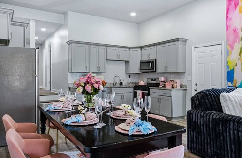 Atlanta House | Akora Gallery | Dual Luxury Designer Stays in Atlanta