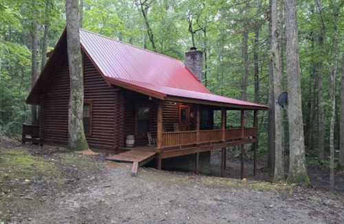 Oneida Cabin | Amazing 3-bedroom cabin with 10 stall barn and turn-out. Horse lovers' dream!