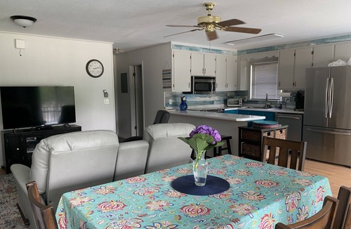Abbeville Cabin | AMAZING Big Flat Lot, Sandy Beach, Parking & StarLink Internet! Lake Eufaula, AL