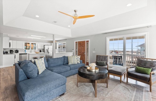 Villa Segunda House | Anne’s Island Girl 🌊 Gulf View Home w/Private Pool | Tiki Bar | Pet Friendly