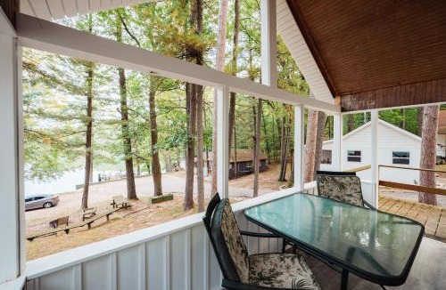 Mayfield House | Arbutus Lakeview Retreat I Fishing l Near TC!