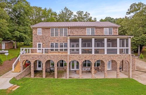 Crane Hill House | Arches - Artisan Home On The Main Body Of The Lake, 2 Covered Boat Slips