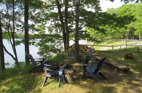 Lupton Cabin | Arrowhead Lake Camp - Lake View Rooms