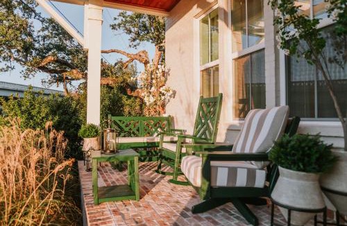 Biloxi House | Art Rest Reconnection Stunning Restful Haven