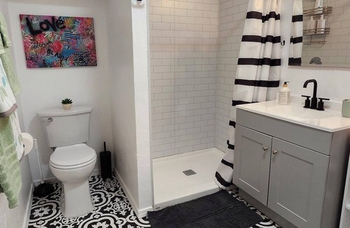 Fairhope Apartment | Artist’s Cozy Studio Retreat, A short walk to Mobile Bay and Downtown Fairhope