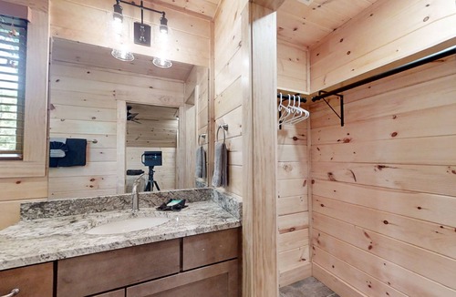 Wears Valley Cabin | At Park's Edge (3-Bedroom Cabin) with Mountain view by RedAwning