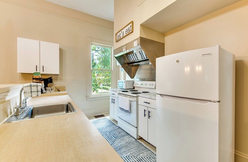 Decatur House | ATL Commuter's Dream! 1/2 Mi to MARTA in Decatur