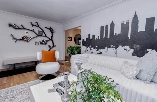 Jefferson Park House | Atlanta-Themed Home, Sleeps 7, 10 Min to Stadium & Downtown